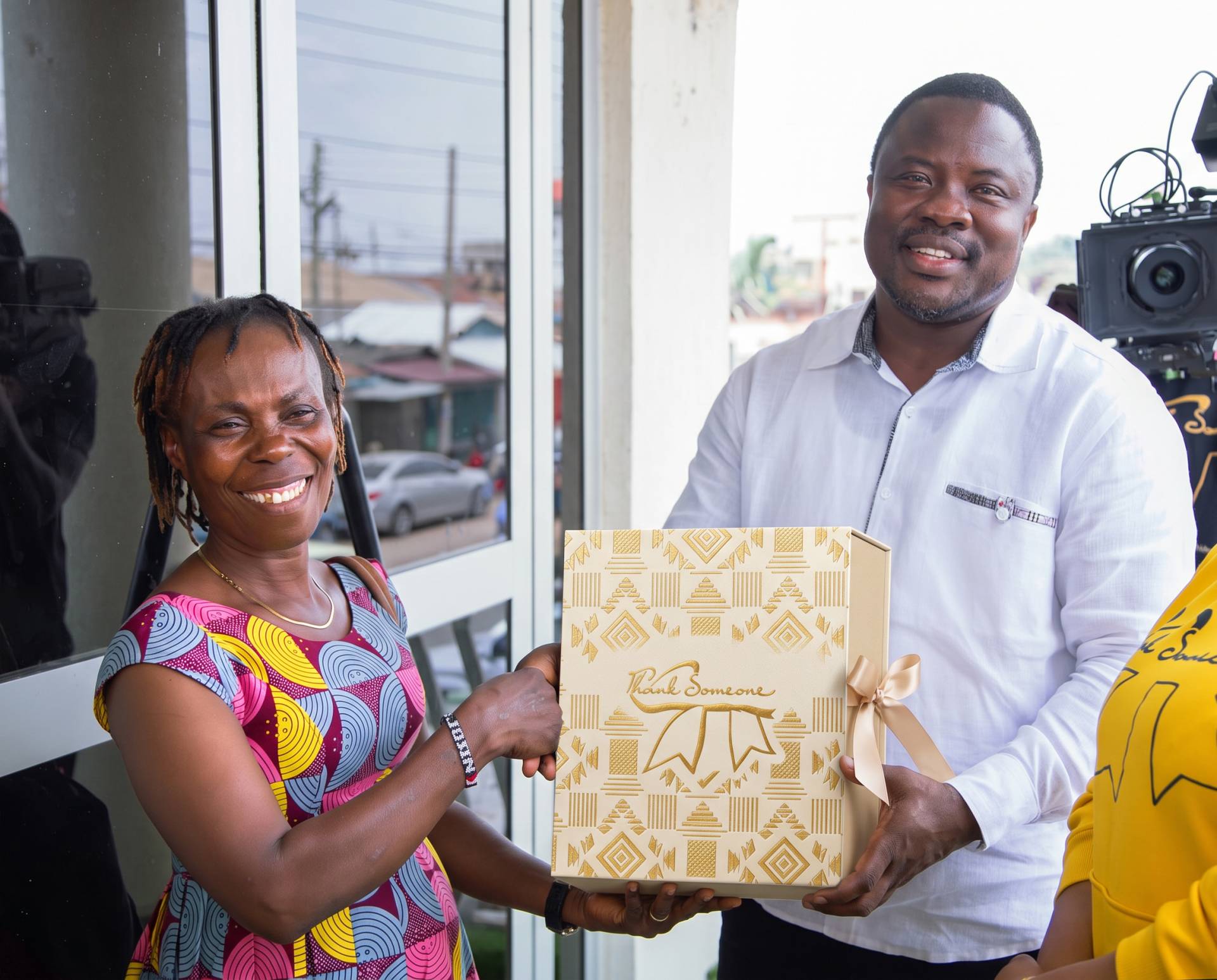 04 presentation ivory gold boxJPEG - Thank Someone