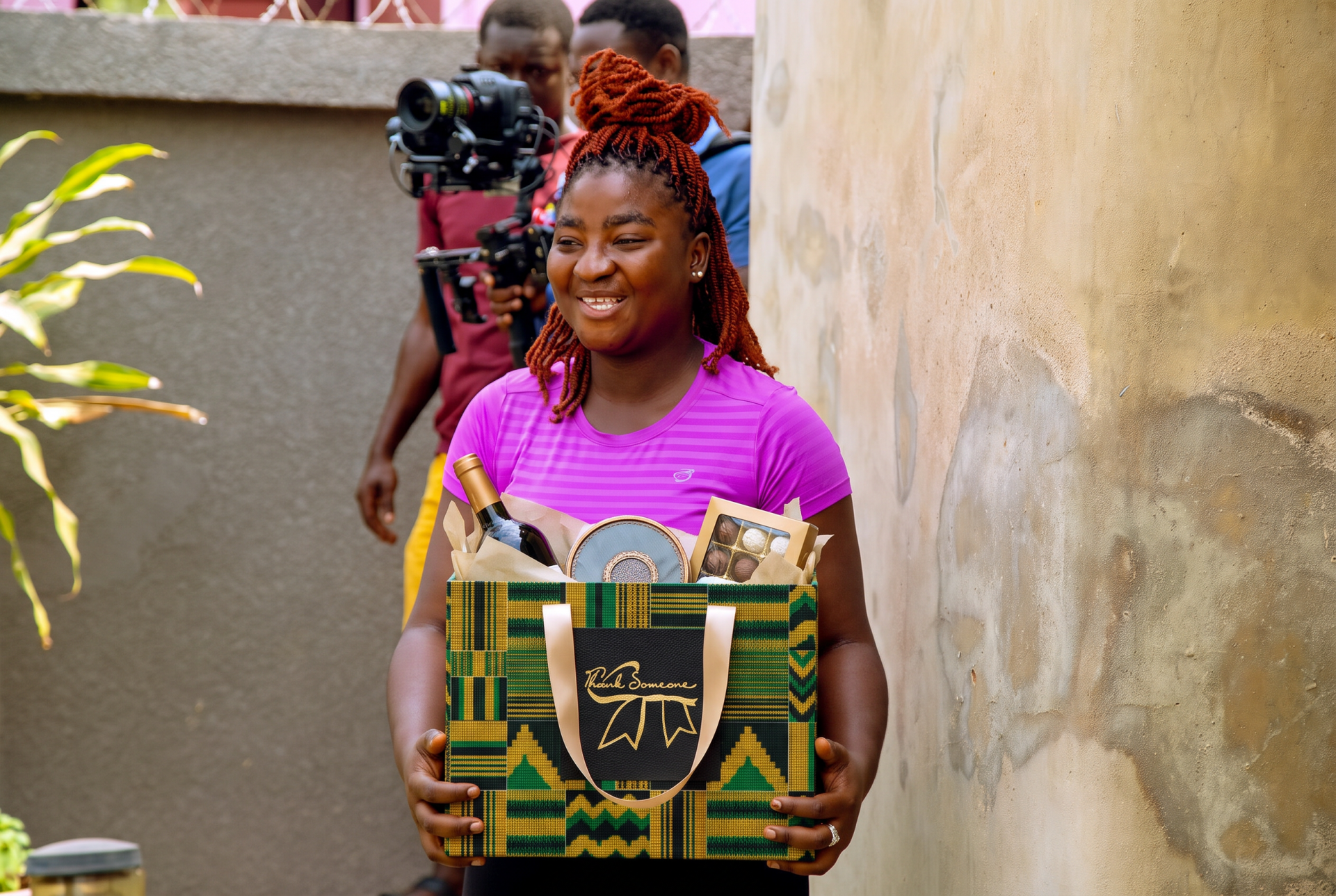 02 woman green kente hamper.jpg 1 - Thank Someone
